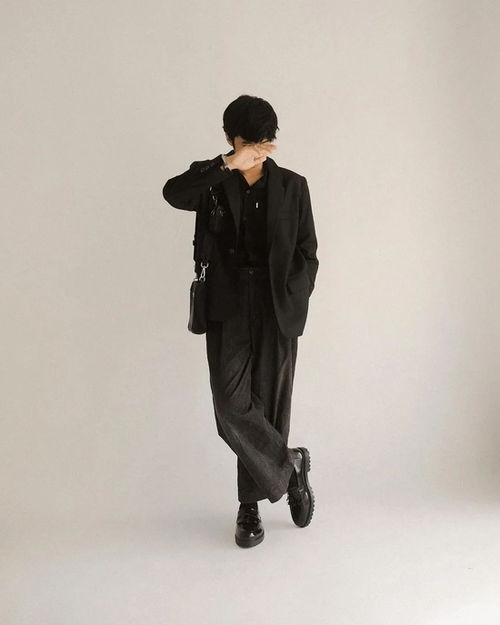 5大极简风ins穿搭博主推荐 即便居家生活也要保持时髦状态