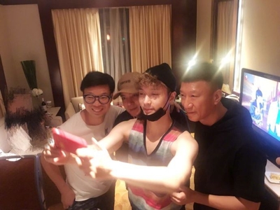 极限男人帮为罗志祥庆生 六个男人进入疯狂自拍模式