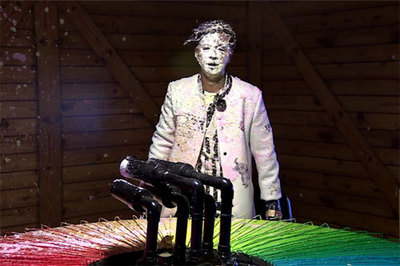 六哥哥身陷六困境 “极限男人帮”自我超越