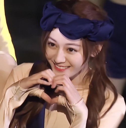 迪丽热巴为融入 男人帮 有多拼 看她身上穿的衣服,这就过分了