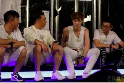 极限挑战完美收官 黄渤大战龙虾群，